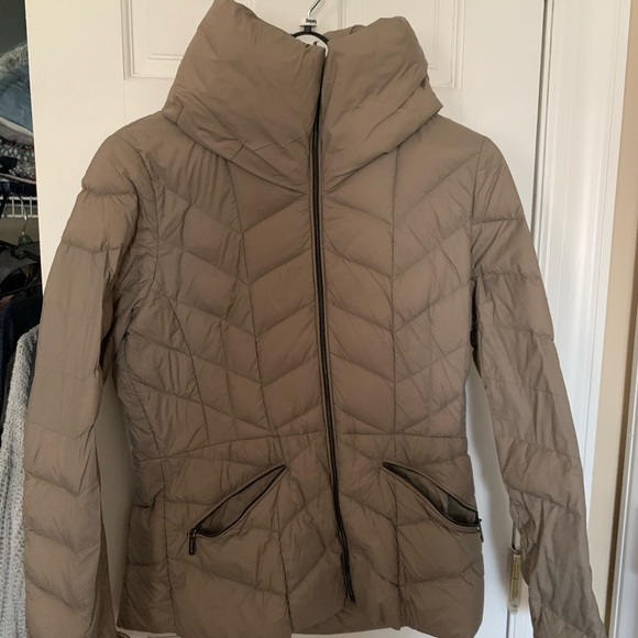 Michael Kors Jackets & Blazers - Michael Kors bubble/puffed jacket!
